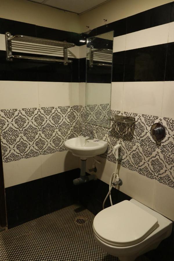 E S Residency Hotel Theni Bagian luar foto
