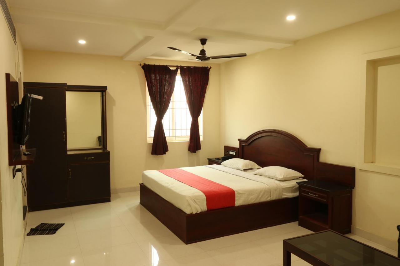E S Residency Hotel Theni Bagian luar foto