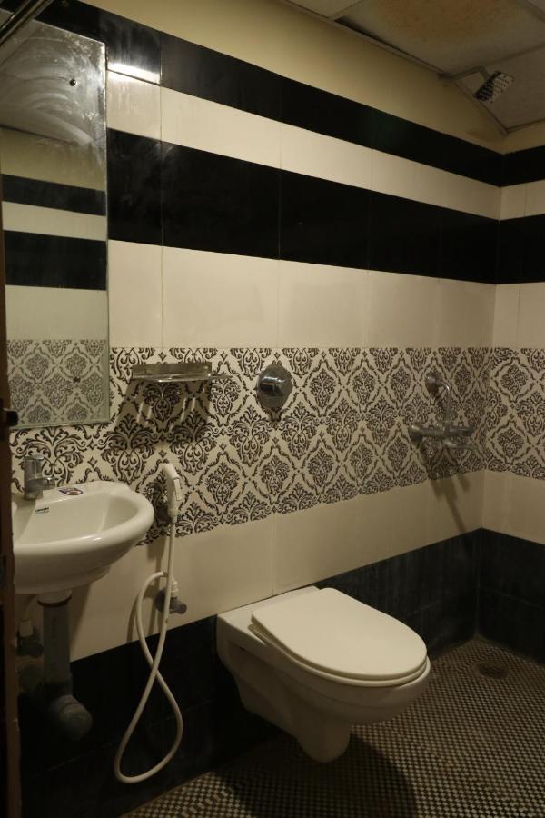 E S Residency Hotel Theni Bagian luar foto