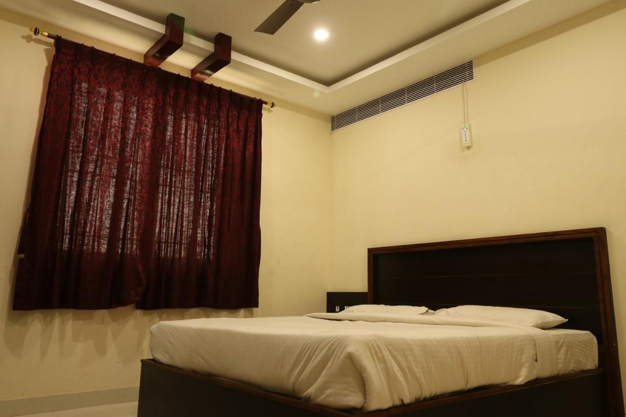 E S Residency Hotel Theni Bagian luar foto