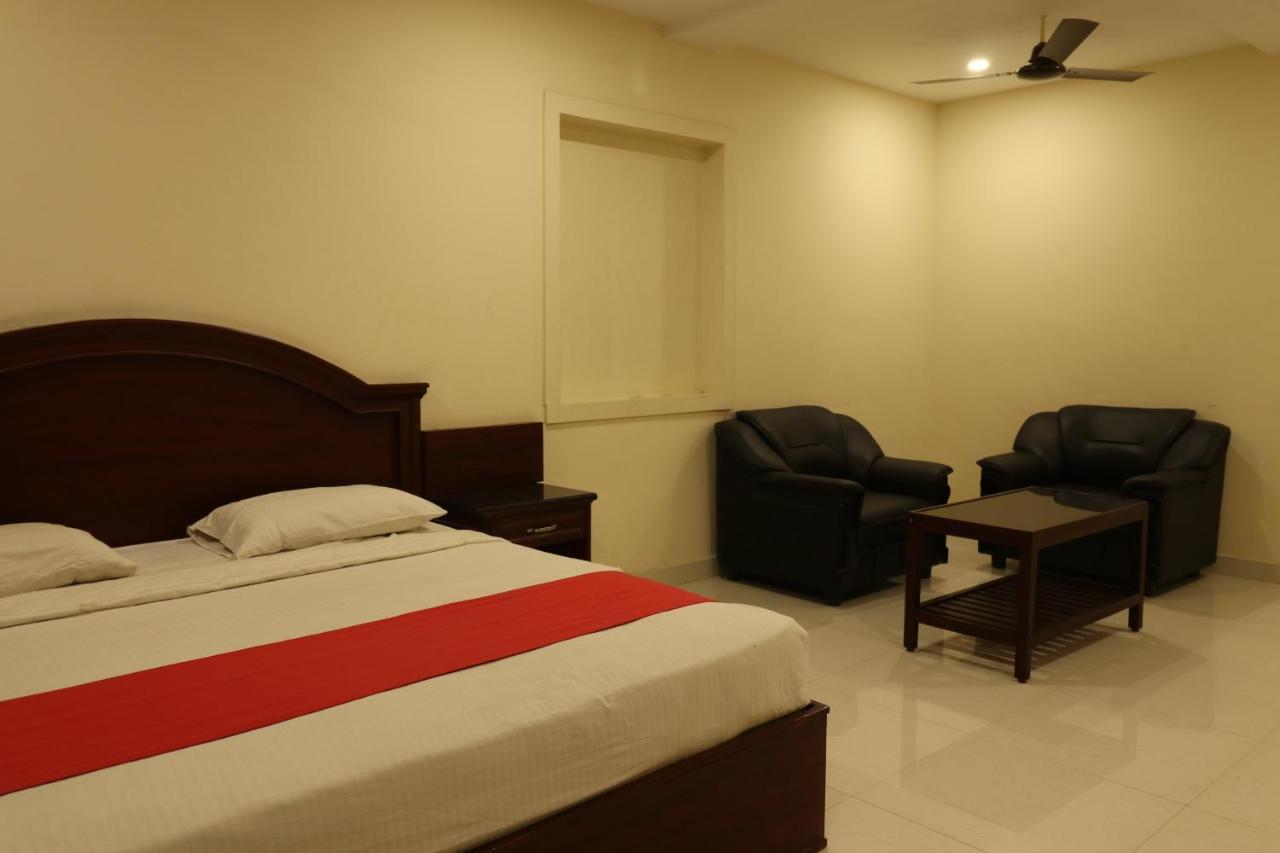 E S Residency Hotel Theni Bagian luar foto