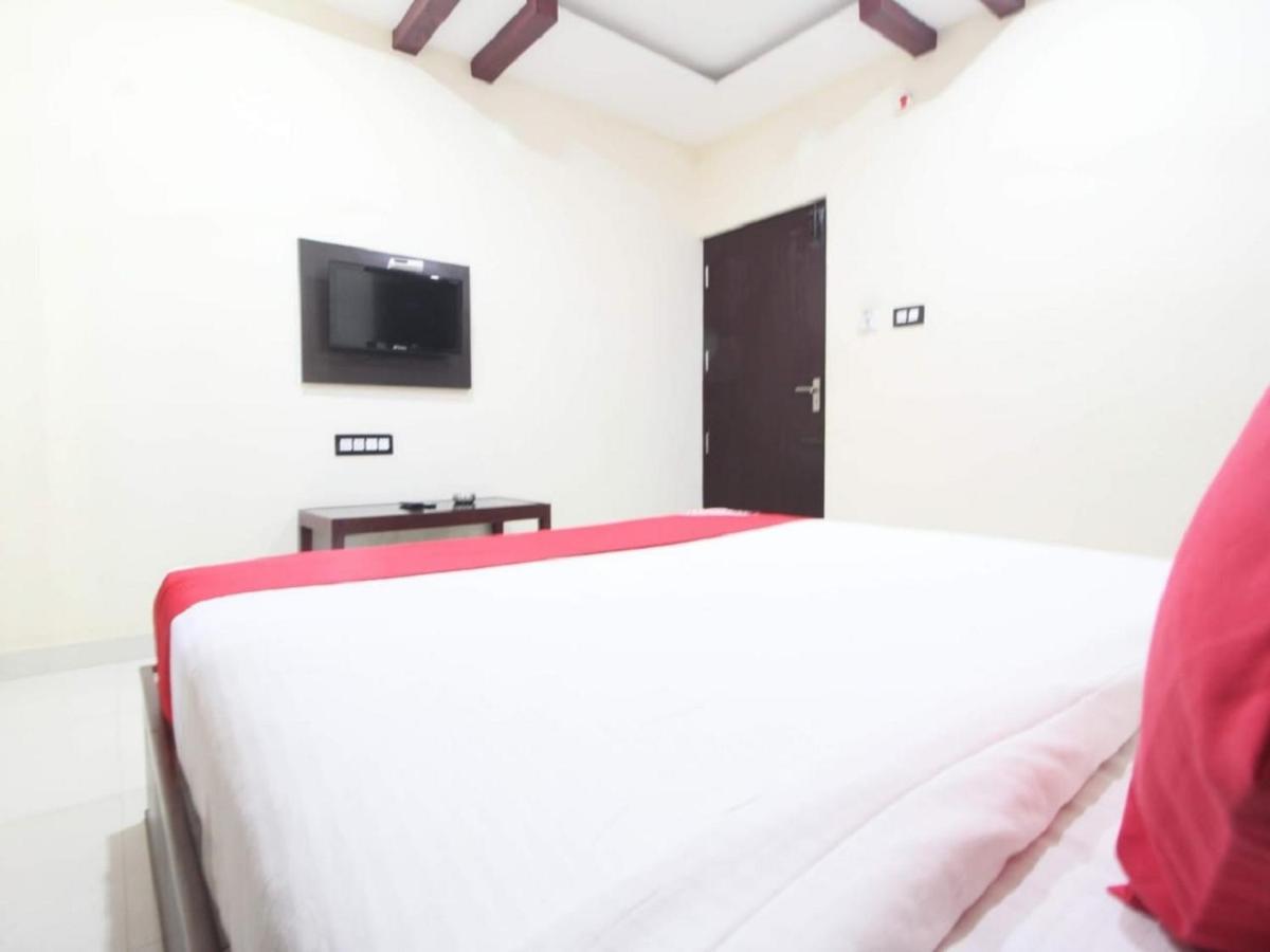 E S Residency Hotel Theni Bagian luar foto